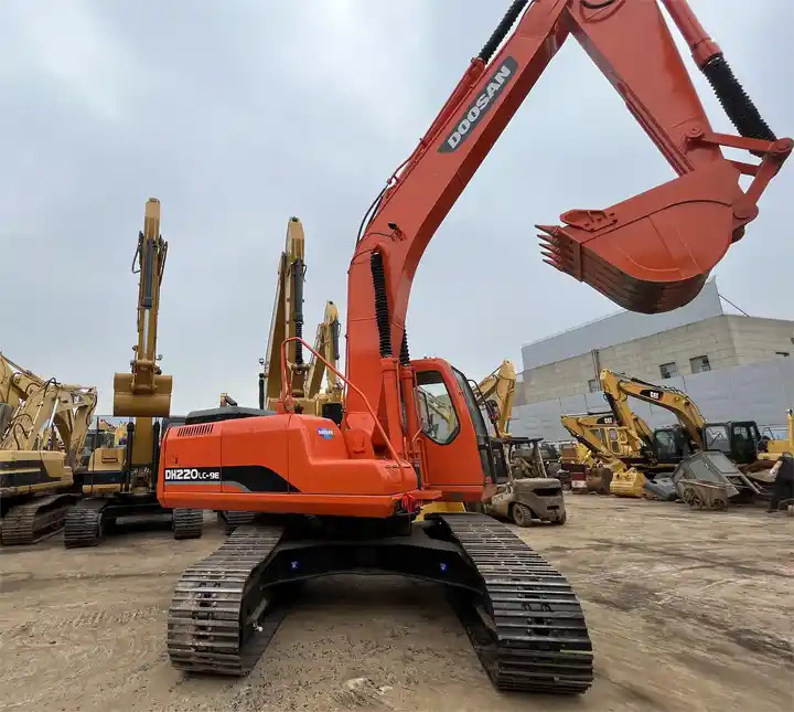 Used original Korea Doosan 20 ton excavator with cheap price and good condition DOOSAN Dx220LC-9e - Kettenbagger: das Bild 5 Used original Korea Doosan 20 ton excavator with cheap price and good condition DOOSAN Dx220LC-9e - Kettenbagger: das Bild 5