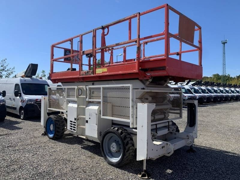 Genie GS5390 - 18m - 4x4 - Diesel - Scherenbühne: das Bild 1 Genie GS5390 - 18m - 4x4 - Diesel - Scherenbühne: das Bild 1