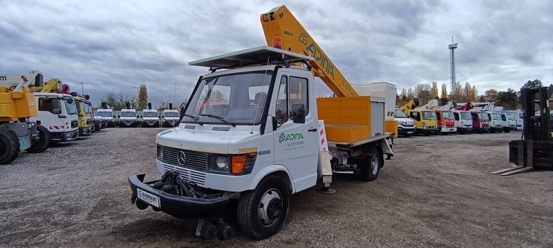 Mercedes-Benz 410D Weberlift WL 1.950 EG - 19,5m, 200 kg - LKW mit Arbeitsbühne: das Bild 2 Mercedes-Benz 410D Weberlift WL 1.950 EG - 19,5m, 200 kg - LKW mit Arbeitsbühne: das Bild 2