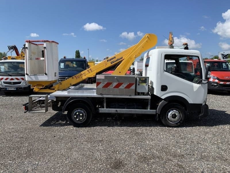 Nissan Cabstar France Elevateur Topy 11 - 11 m - LKW mit Arbeitsbühne: das Bild 4 Nissan Cabstar France Elevateur Topy 11 - 11 m - LKW mit Arbeitsbühne: das Bild 4