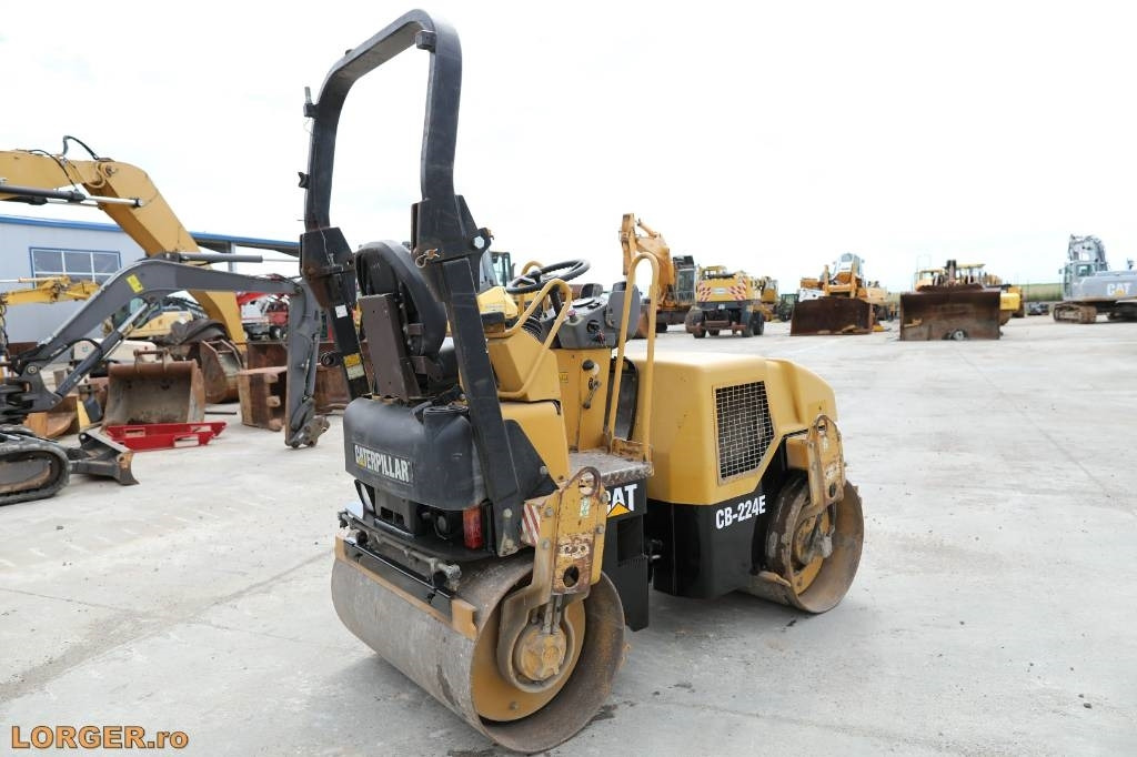 CAT CB 224 E - Straßenwalze: das Bild 3 CAT CB 224 E - Straßenwalze: das Bild 3