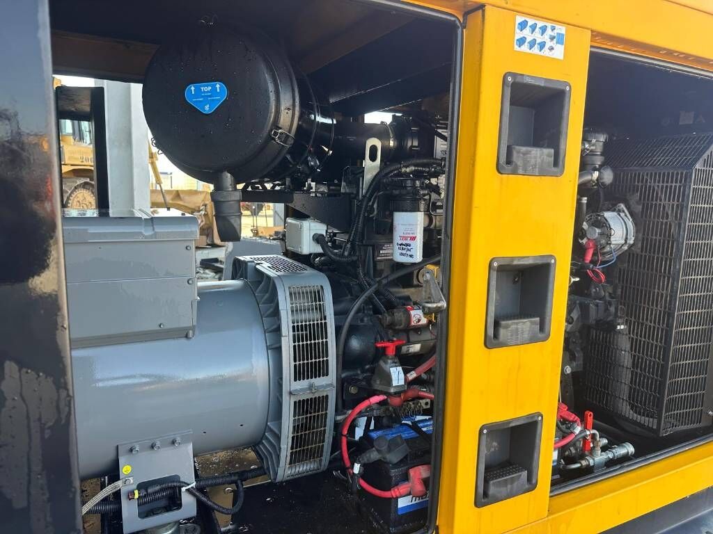 Sdmo R165 C3 Sdmo R165 C3 - Stromgenerator: das Bild 3 Sdmo R165 C3 Sdmo R165 C3 - Stromgenerator: das Bild 3
