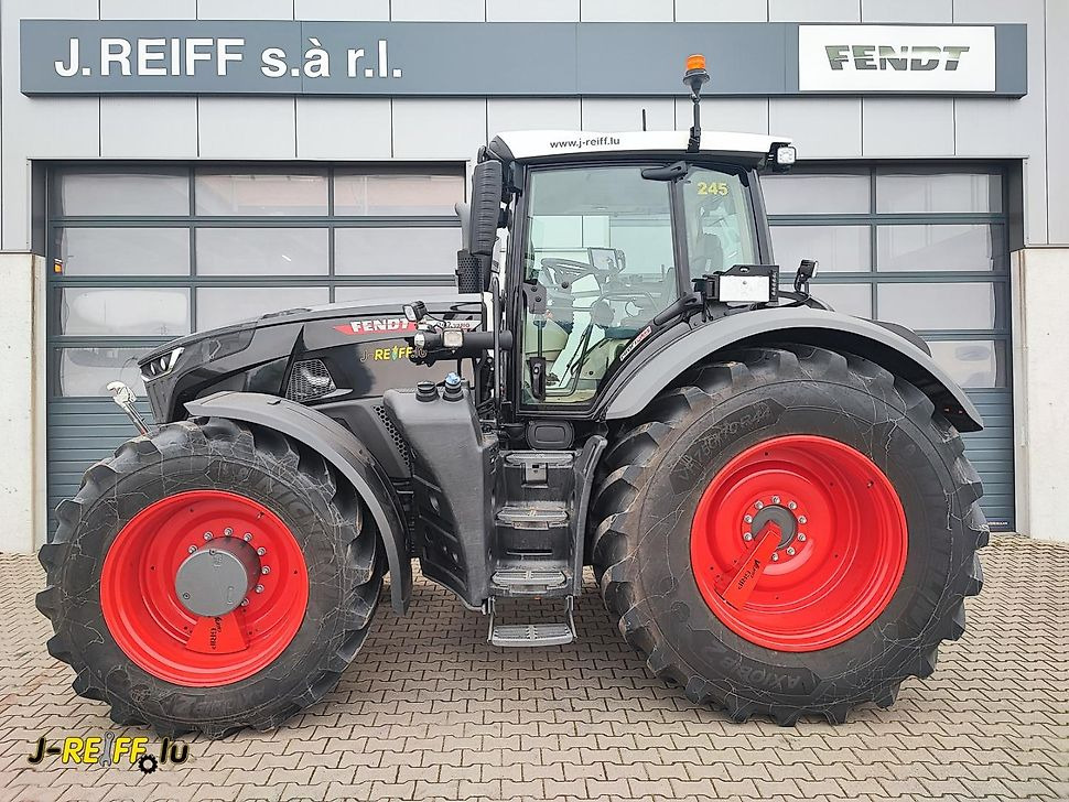 J.Reiff Sarl
Herr Stefan Neukirch - 77 Z.I in den - Traktor: das Bild 1 J.Reiff Sarl
Herr Stefan Neukirch - 77 Z.I in den - Traktor: das Bild 1
