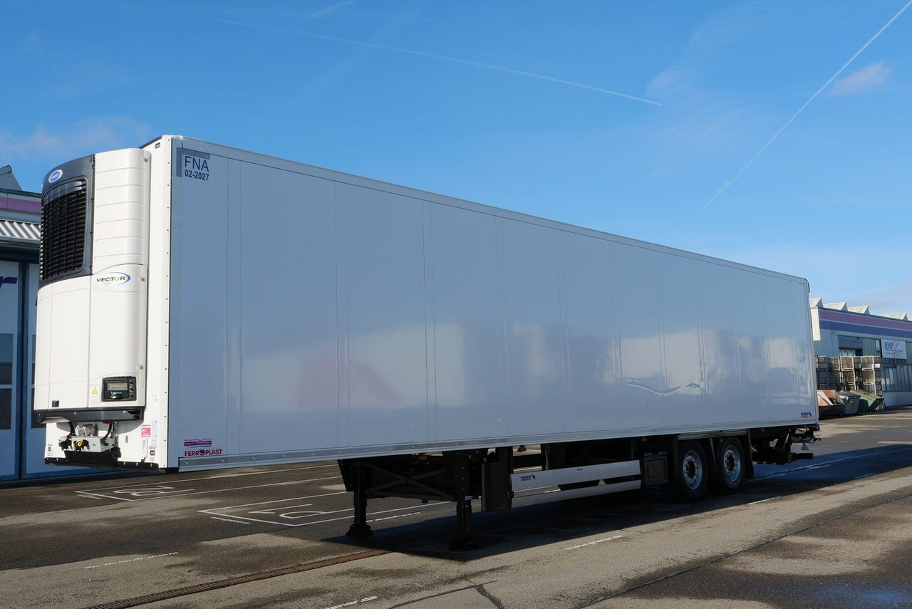 Schmitz Cargobull SKO 18 /LBW BÄR 2500 kg / CARRIER 1550 / ROLLTOR - Koffer Auflieger: das Bild 3 Schmitz Cargobull SKO 18 /LBW BÄR 2500 kg / CARRIER 1550 / ROLLTOR - Koffer Auflieger: das Bild 3