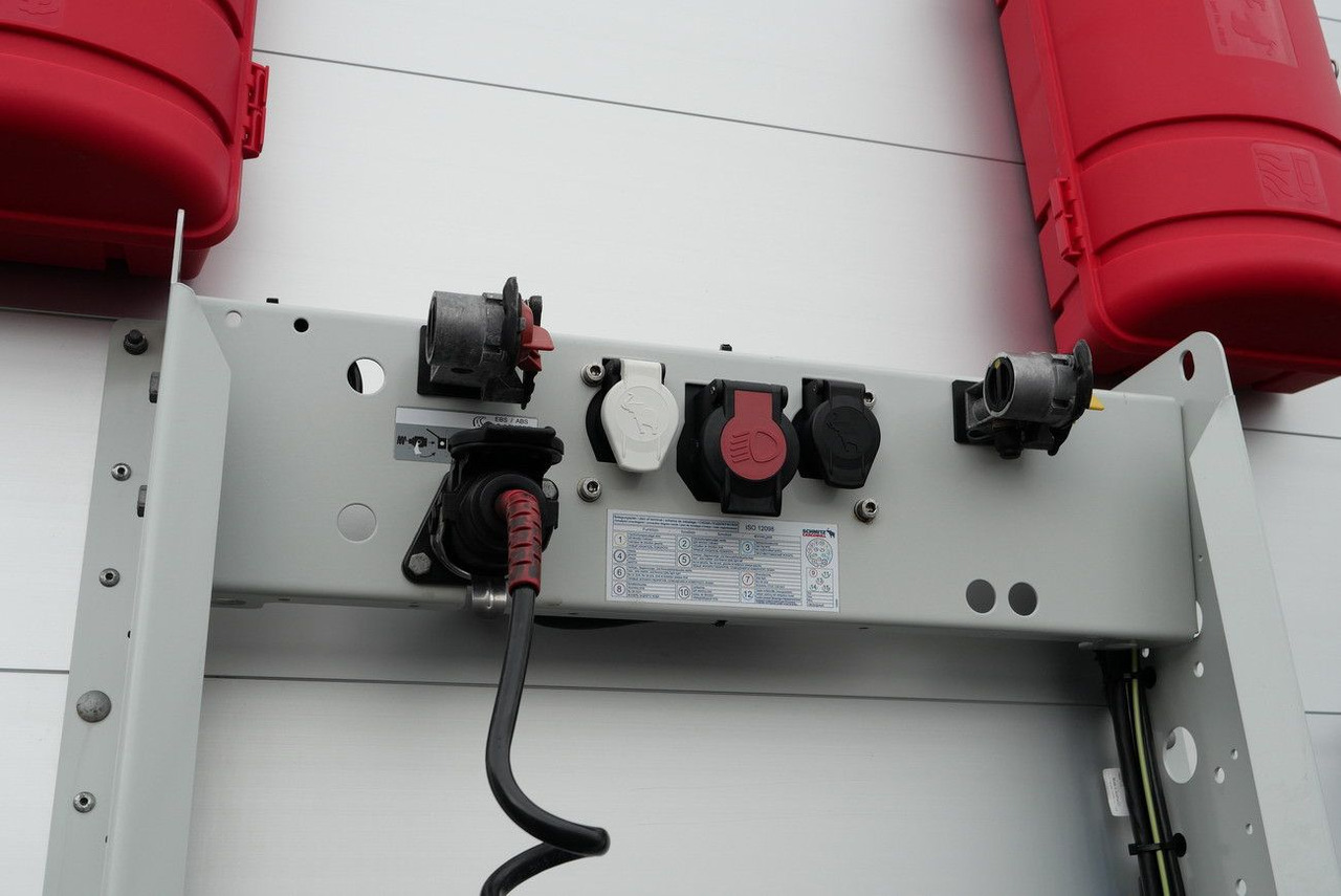 Koffer Auflieger Schmitz Cargobull SKO/SBO  24 ZURRLEISTE / ZURRINGE / LIFTACHSE: das Bild 12