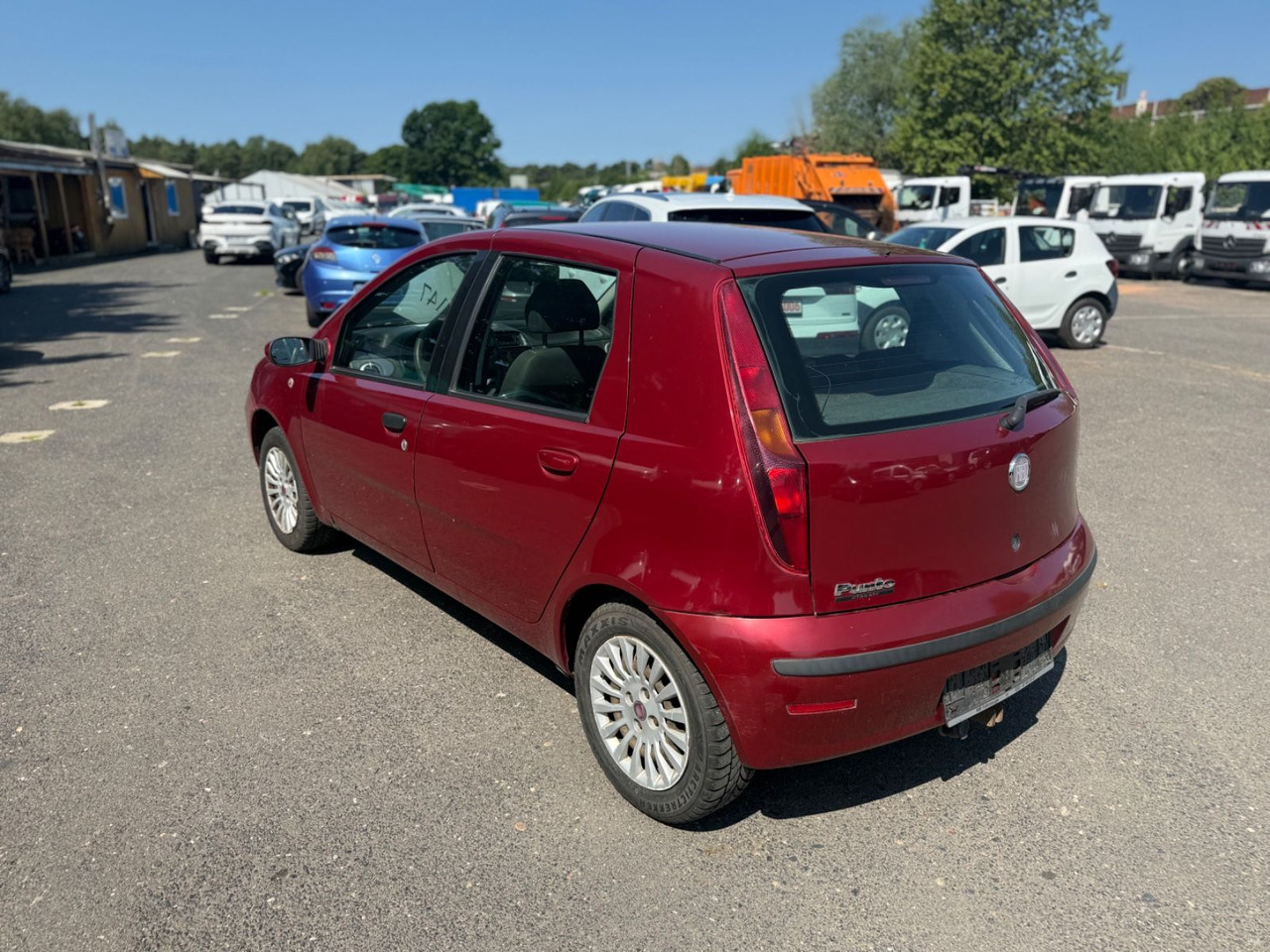 Limousine Fiat Punto Aktueller HU: das Bild 6