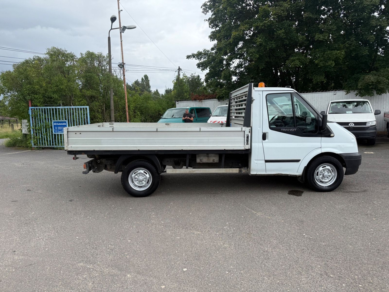 Ford Transit Pritsche FT 350 M Einzelkabine 110 KM - Pritsche Transporter: das Bild 3 Ford Transit Pritsche FT 350 M Einzelkabine 110 KM - Pritsche Transporter: das Bild 3