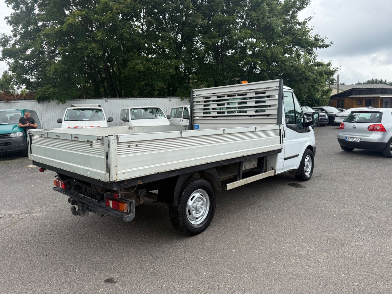 Ford Transit Pritsche FT 350 M Einzelkabine 110 KM - Pritsche Transporter: das Bild 4 Ford Transit Pritsche FT 350 M Einzelkabine 110 KM - Pritsche Transporter: das Bild 4