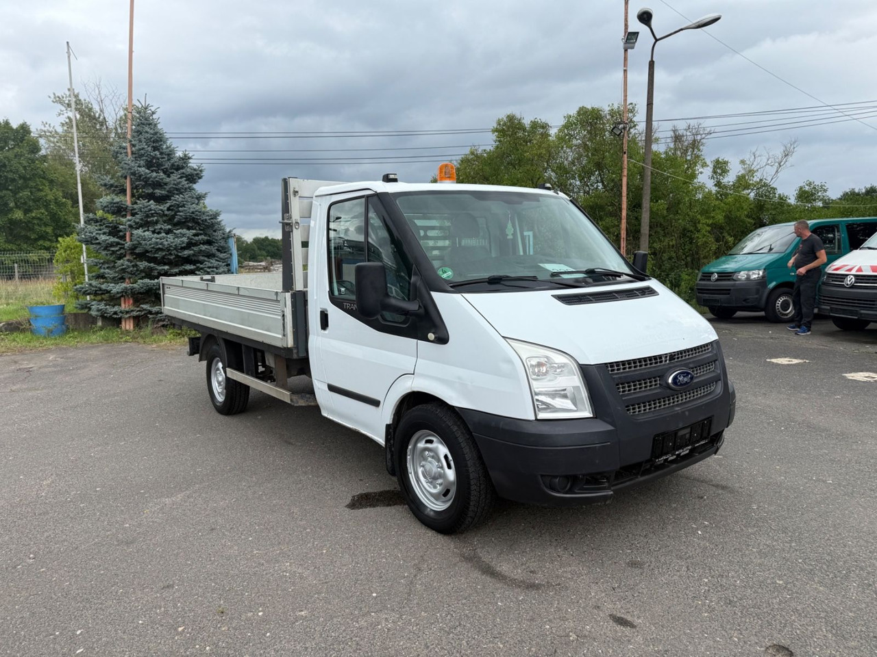 Ford Transit Pritsche FT 350 M Einzelkabine 110 KM - Pritsche Transporter: das Bild 2 Ford Transit Pritsche FT 350 M Einzelkabine 110 KM - Pritsche Transporter: das Bild 2