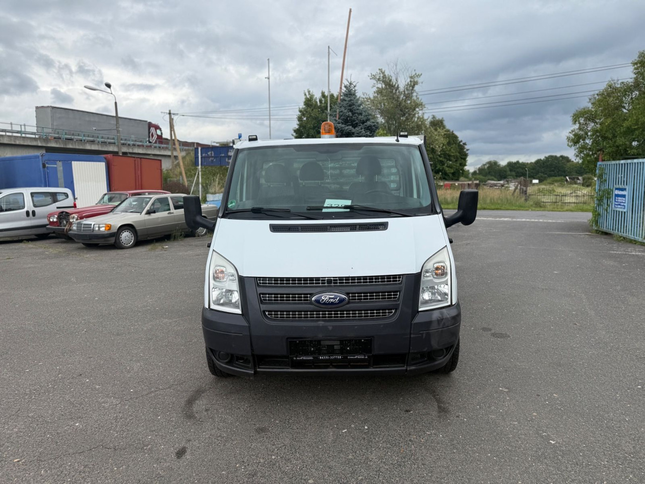 Ford Transit Pritsche FT 350 M Einzelkabine 110 KM - Pritsche Transporter: das Bild 1 Ford Transit Pritsche FT 350 M Einzelkabine 110 KM - Pritsche Transporter: das Bild 1