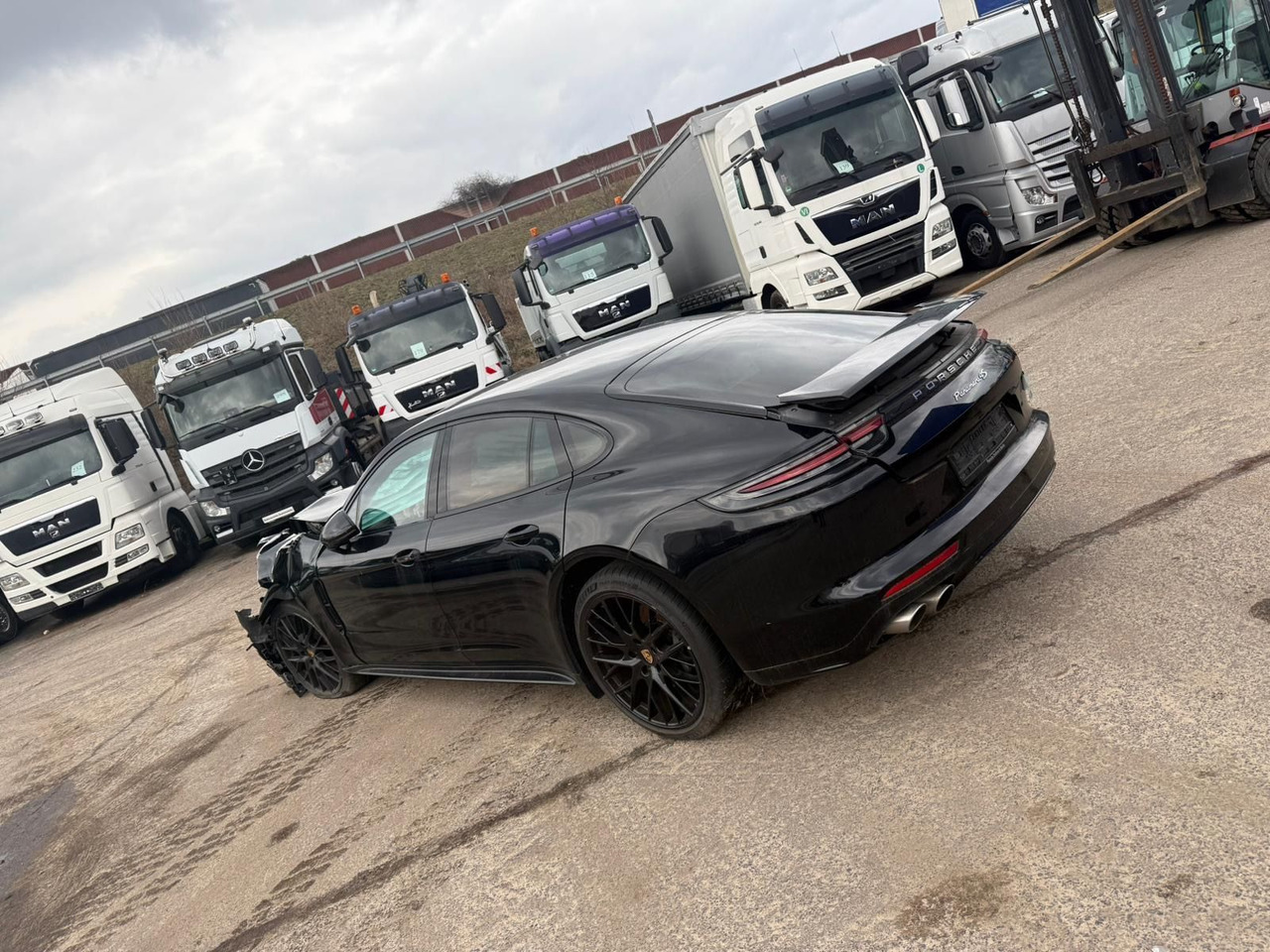 Porsche Panamera 4 S Diesel UNFALL!! - PKW: das Bild 3 Porsche Panamera 4 S Diesel UNFALL!! - PKW: das Bild 3