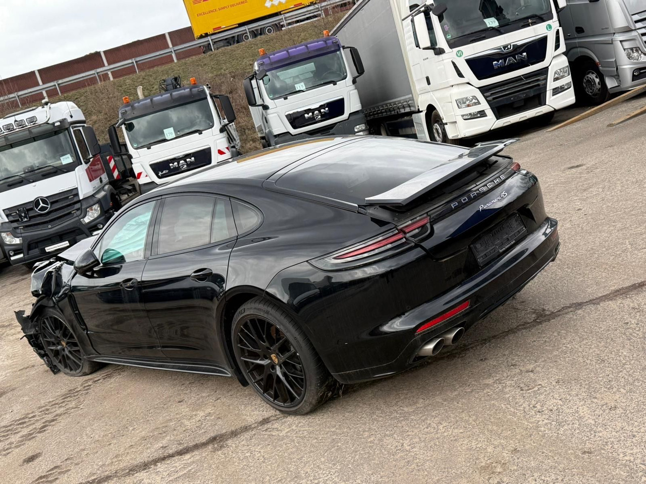 Porsche Panamera 4 S Diesel UNFALL!! - PKW: das Bild 4 Porsche Panamera 4 S Diesel UNFALL!! - PKW: das Bild 4