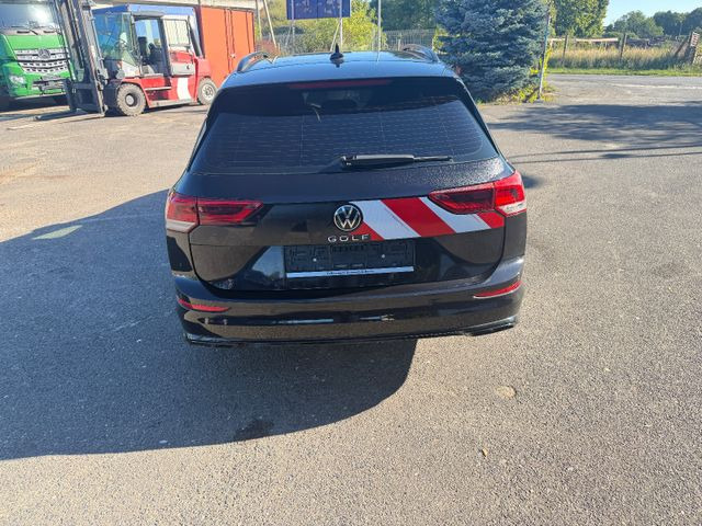Volkswagen Golf VIII Variant R-Line Wasserschaden - Kombi: das Bild 4 Volkswagen Golf VIII Variant R-Line Wasserschaden - Kombi: das Bild 4