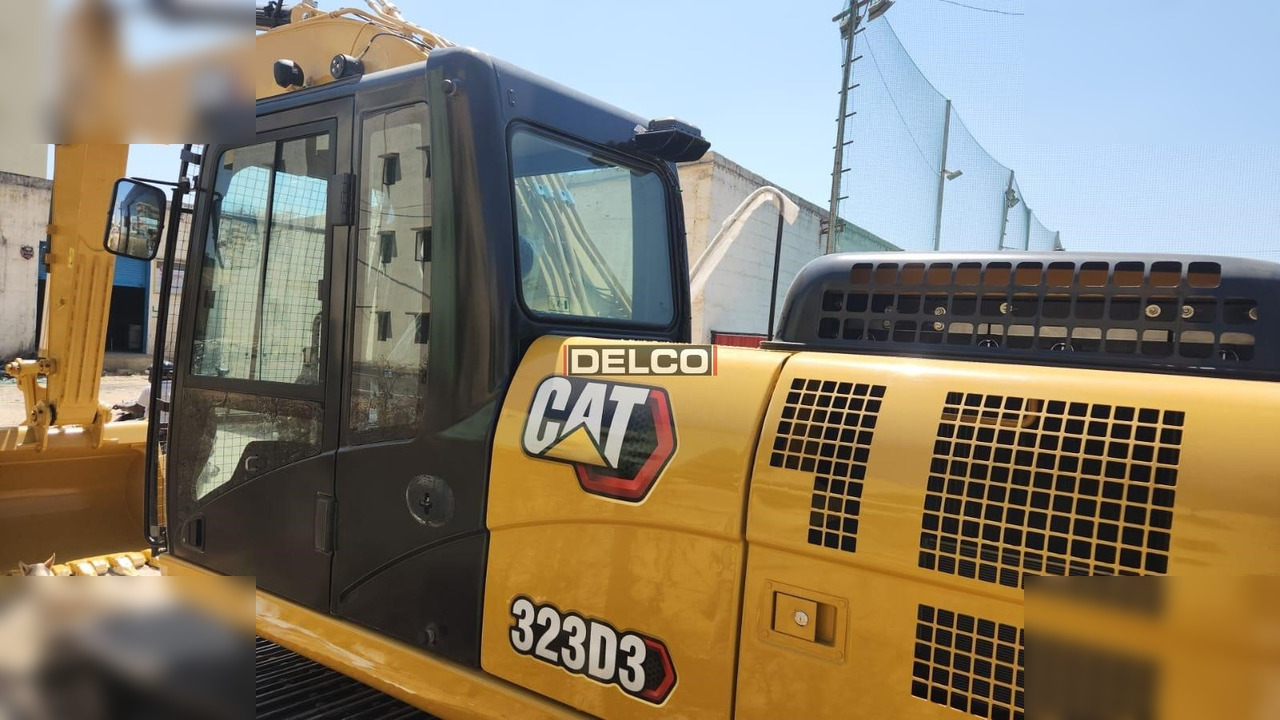 CATERPILLAR 323D3 - Kettenbagger: das Bild 5 CATERPILLAR 323D3 - Kettenbagger: das Bild 5