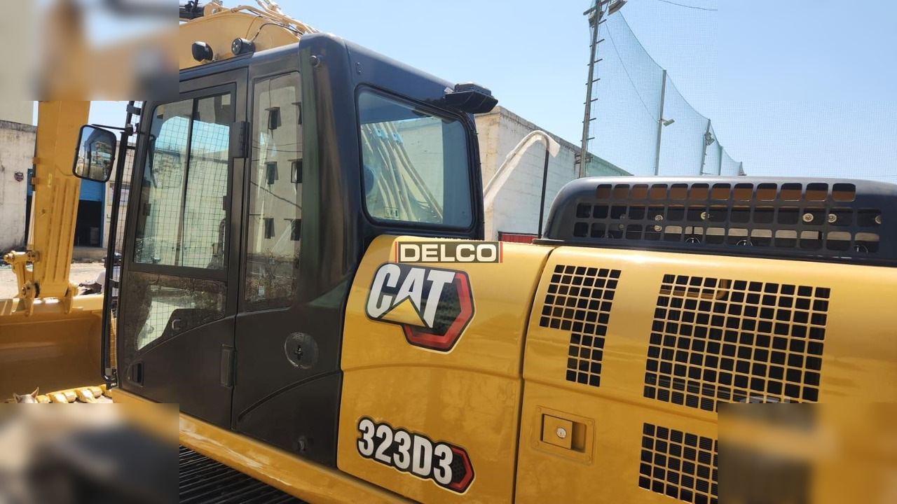 CATERPILLAR 323D3 - Kettenbagger: das Bild 5 CATERPILLAR 323D3 - Kettenbagger: das Bild 5