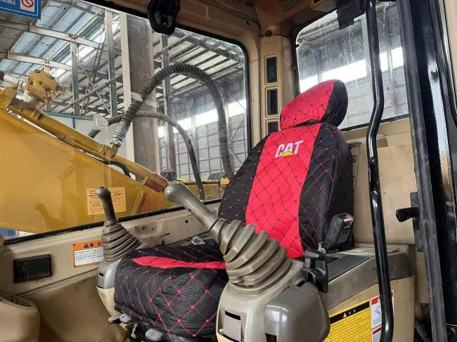 CAT 320BL - Kettenbagger: das Bild 2 CAT 320BL - Kettenbagger: das Bild 2