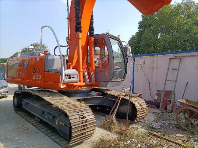 Hitachi zaxis 200 - Kettenbagger: das Bild 4 Hitachi zaxis 200 - Kettenbagger: das Bild 4