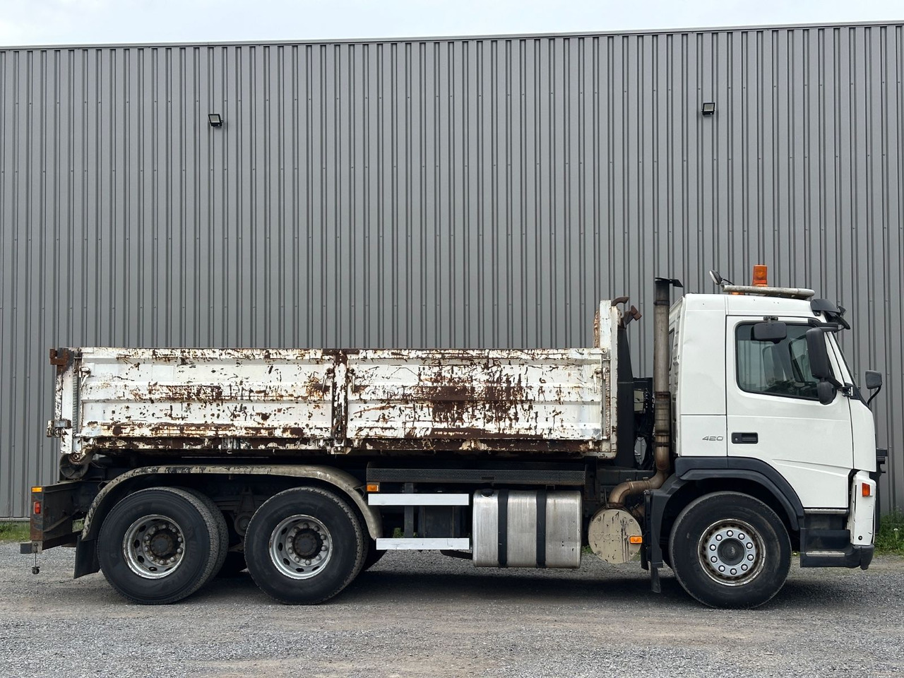 Volvo FM 420 - Abrollkipper: das Bild 2 Volvo FM 420 - Abrollkipper: das Bild 2