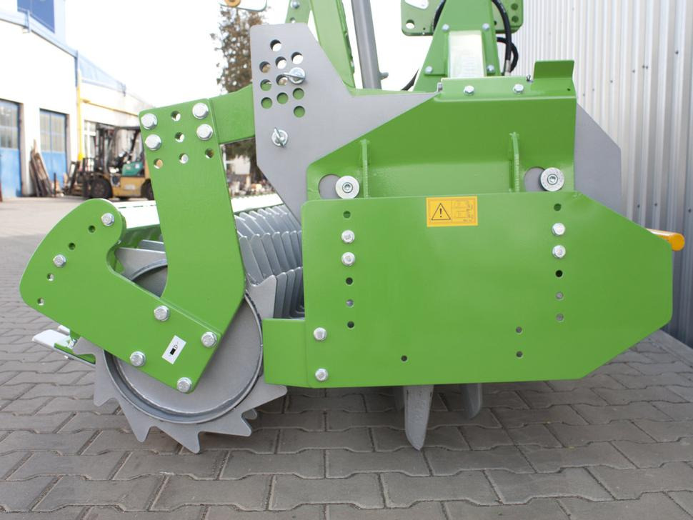 Bomet Kreiselegge / Power harrow / Herse rotative / Erpice rotante / Grada rotativa / Brona wirnikowa 3 m - Kreiselegge: das Bild 3 Bomet Kreiselegge / Power harrow / Herse rotative / Erpice rotante / Grada rotativa / Brona wirnikowa 3 m - Kreiselegge: das Bild 3