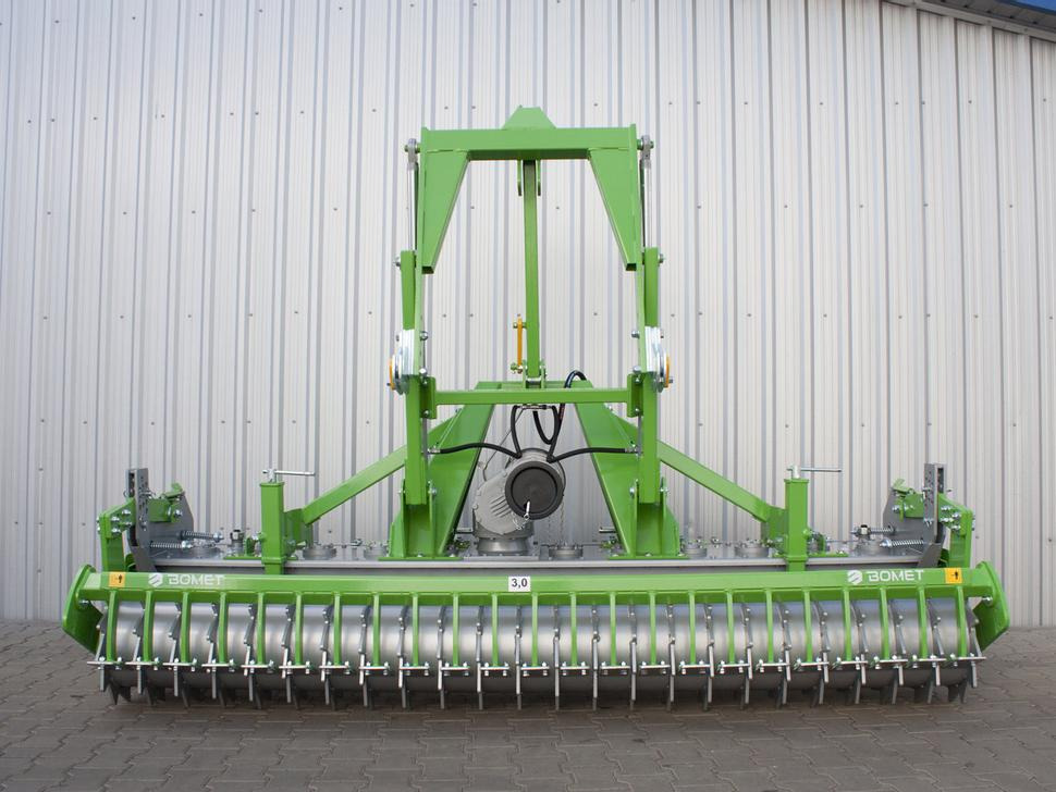 Bomet Kreiselegge / Power harrow / Herse rotative / Erpice rotante / Grada rotativa / Brona wirnikowa 3 m - Kreiselegge: das Bild 2 Bomet Kreiselegge / Power harrow / Herse rotative / Erpice rotante / Grada rotativa / Brona wirnikowa 3 m - Kreiselegge: das Bild 2