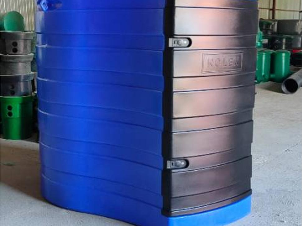 DC AdBlue-Behälter / AdBlue tank / Cuve à AdBlue / Serbatoio / Depósito / Бак для AdBlue / Zbiornik AdBlue 1500 l - Lagertank: das Bild 1 DC AdBlue-Behälter / AdBlue tank / Cuve à AdBlue / Serbatoio / Depósito / Бак для AdBlue / Zbiornik AdBlue 1500 l - Lagertank: das Bild 1
