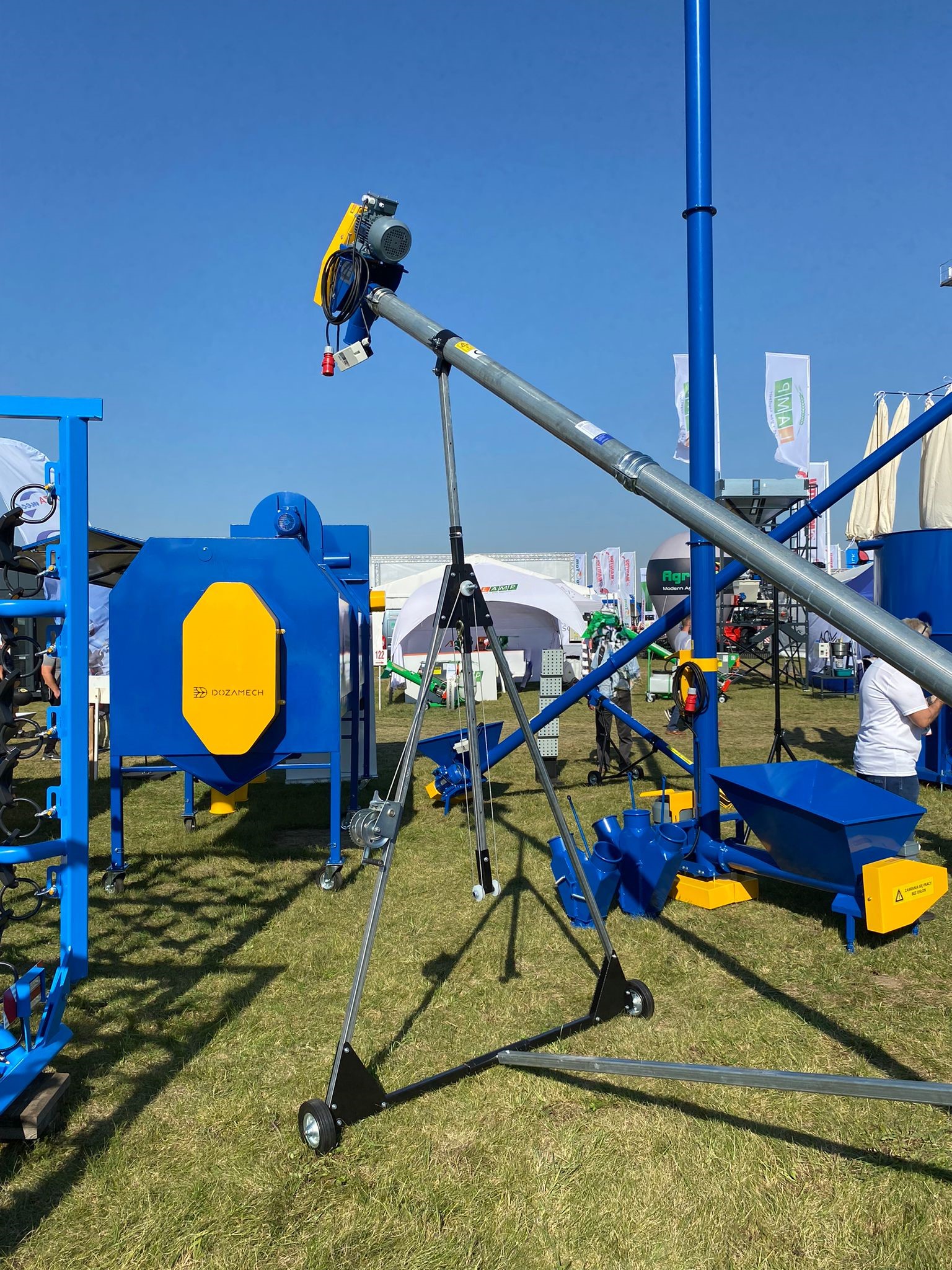 Dozamech Förderschnecke / Screw conveyor / Convoyeur a vis / Transportador de tornillo / Trasportatore a coclea / Шнековый конвейер / Przenośnik ślimakowy T-403 - Fördertechnik: das Bild 1 Dozamech Förderschnecke / Screw conveyor / Convoyeur a vis / Transportador de tornillo / Trasportatore a coclea / Шнековый конвейер / Przenośnik ślimakowy T-403 - Fördertechnik: das Bild 1