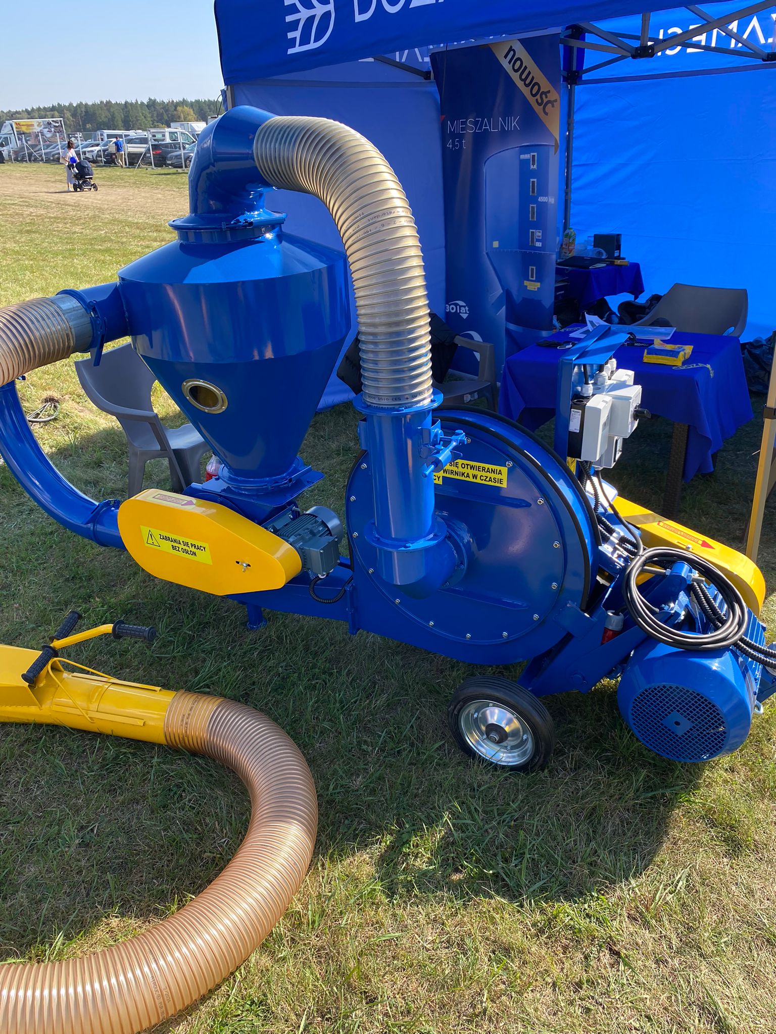 Dozamech Saug-Druckgebläse / Suction and pressure blower / Suceuse à grains / Trasportatore / Пневматический вдуватель / Dmuchawa ssąco-tłocząca T-420 - Fördertechnik: das Bild 2 Dozamech Saug-Druckgebläse / Suction and pressure blower / Suceuse à grains / Trasportatore / Пневматический вдуватель / Dmuchawa ssąco-tłocząca T-420 - Fördertechnik: das Bild 2