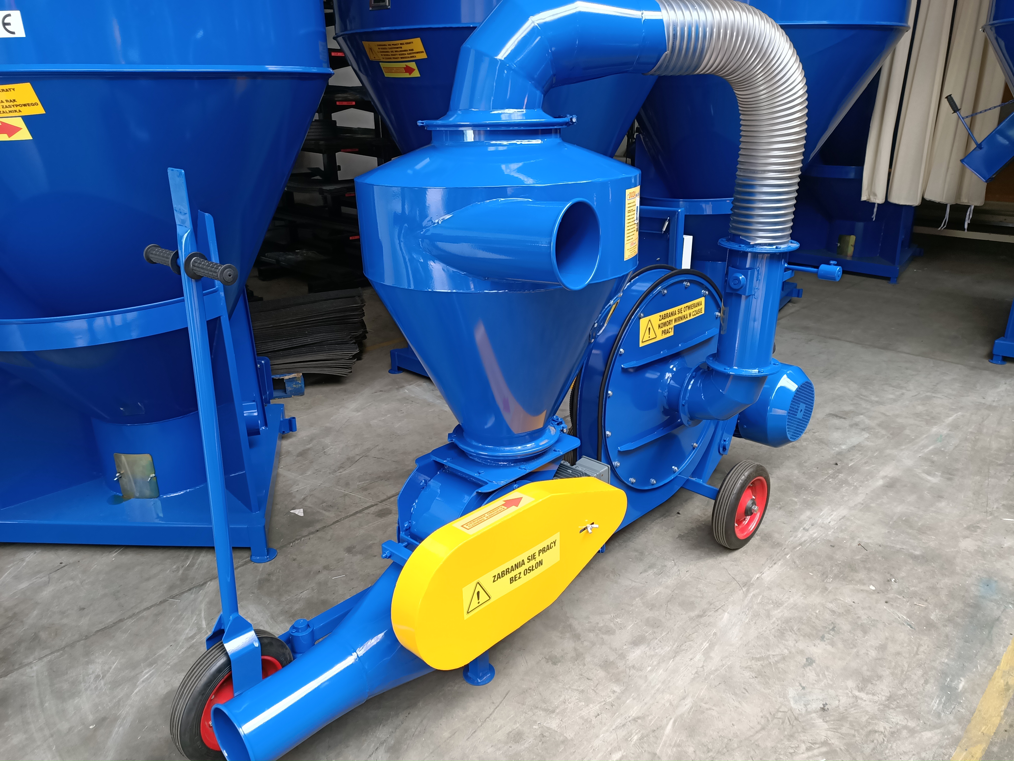 Dozamech Saug-Druckgebläse / Suction and pressure blower / Suceuse à grains / Trasportatore / Пневматический вдуватель / Dmuchawa ssąco-tłocząca T-420 - Fördertechnik: das Bild 1 Dozamech Saug-Druckgebläse / Suction and pressure blower / Suceuse à grains / Trasportatore / Пневматический вдуватель / Dmuchawa ssąco-tłocząca T-420 - Fördertechnik: das Bild 1