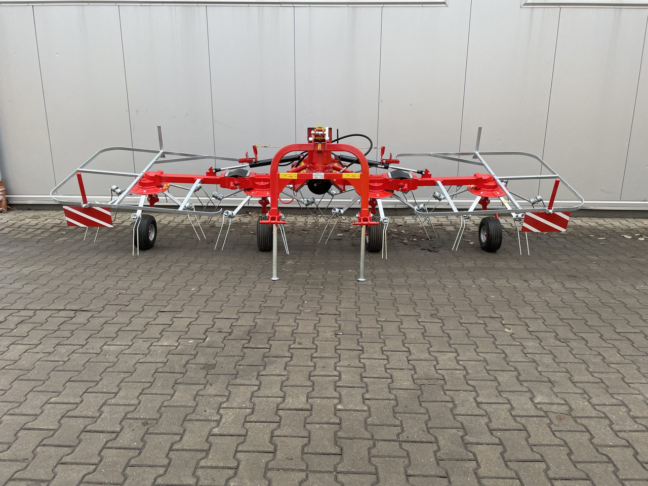 JAR-MET Schwader / Tedder / Faneuse / Przetrząsacz 5,2 m - Heuwender/ Wenderechen: das Bild 3 JAR-MET Schwader / Tedder / Faneuse / Przetrząsacz 5,2 m - Heuwender/ Wenderechen: das Bild 3