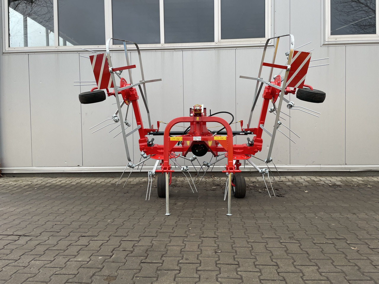 JAR-MET Schwader / Tedder / Faneuse / Przetrząsacz 5,2 m - Heuwender/ Wenderechen: das Bild 2 JAR-MET Schwader / Tedder / Faneuse / Przetrząsacz 5,2 m - Heuwender/ Wenderechen: das Bild 2