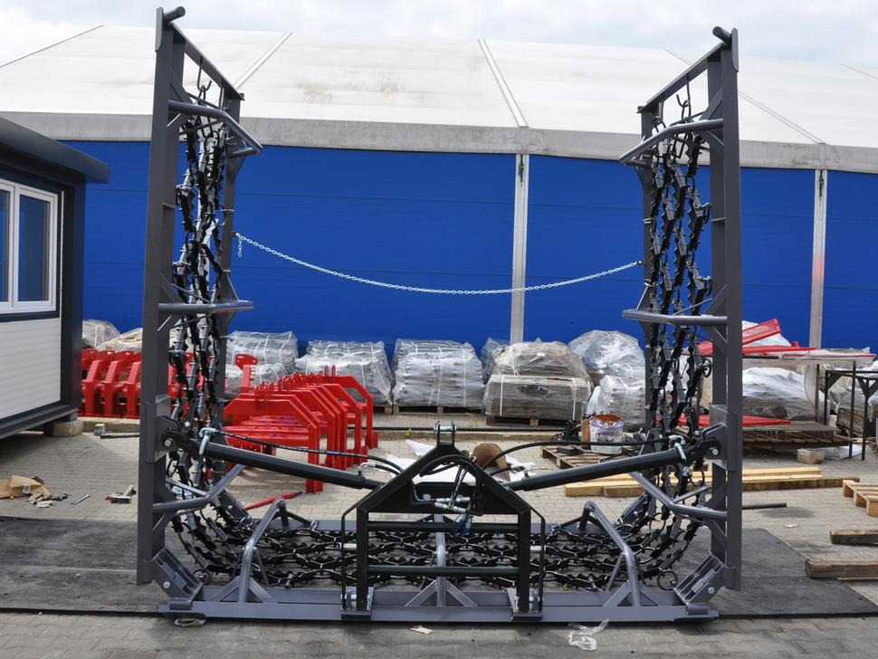METAL-TECHNIK Wiesenegge / Heavy meadow harrow / Herse de prairie lourde / Strigliatrice pesante / Lanza de prado pesada / Тяжёлая волокуша / Włóka łąkowa ciężka 8 m - Wiesenschleppe: das Bild 5 METAL-TECHNIK Wiesenegge / Heavy meadow harrow / Herse de prairie lourde / Strigliatrice pesante / Lanza de prado pesada / Тяжёлая волокуша / Włóka łąkowa ciężka 8 m - Wiesenschleppe: das Bild 5