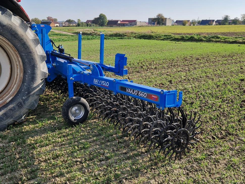 Namysło Rotorstriegel / Rotary hoe / Houe rotative / Ротационная борона / Brona wirnikowa / Pielnik 6,6 m - Grubber: das Bild 1 Namysło Rotorstriegel / Rotary hoe / Houe rotative / Ротационная борона / Brona wirnikowa / Pielnik 6,6 m - Grubber: das Bild 1