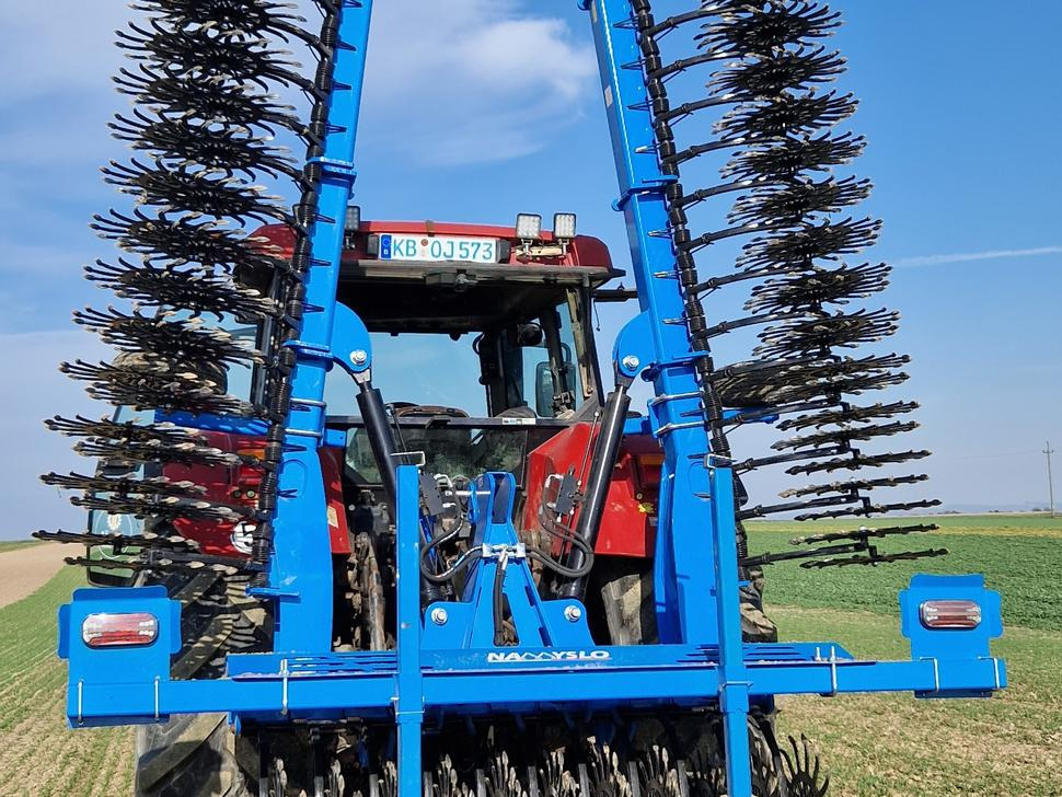Namysło Rotorstriegel / Rotary hoe / Houe rotative / Ротационная борона / Brona wirnikowa / Pielnik 6,6 m - Grubber: das Bild 3 Namysło Rotorstriegel / Rotary hoe / Houe rotative / Ротационная борона / Brona wirnikowa / Pielnik 6,6 m - Grubber: das Bild 3