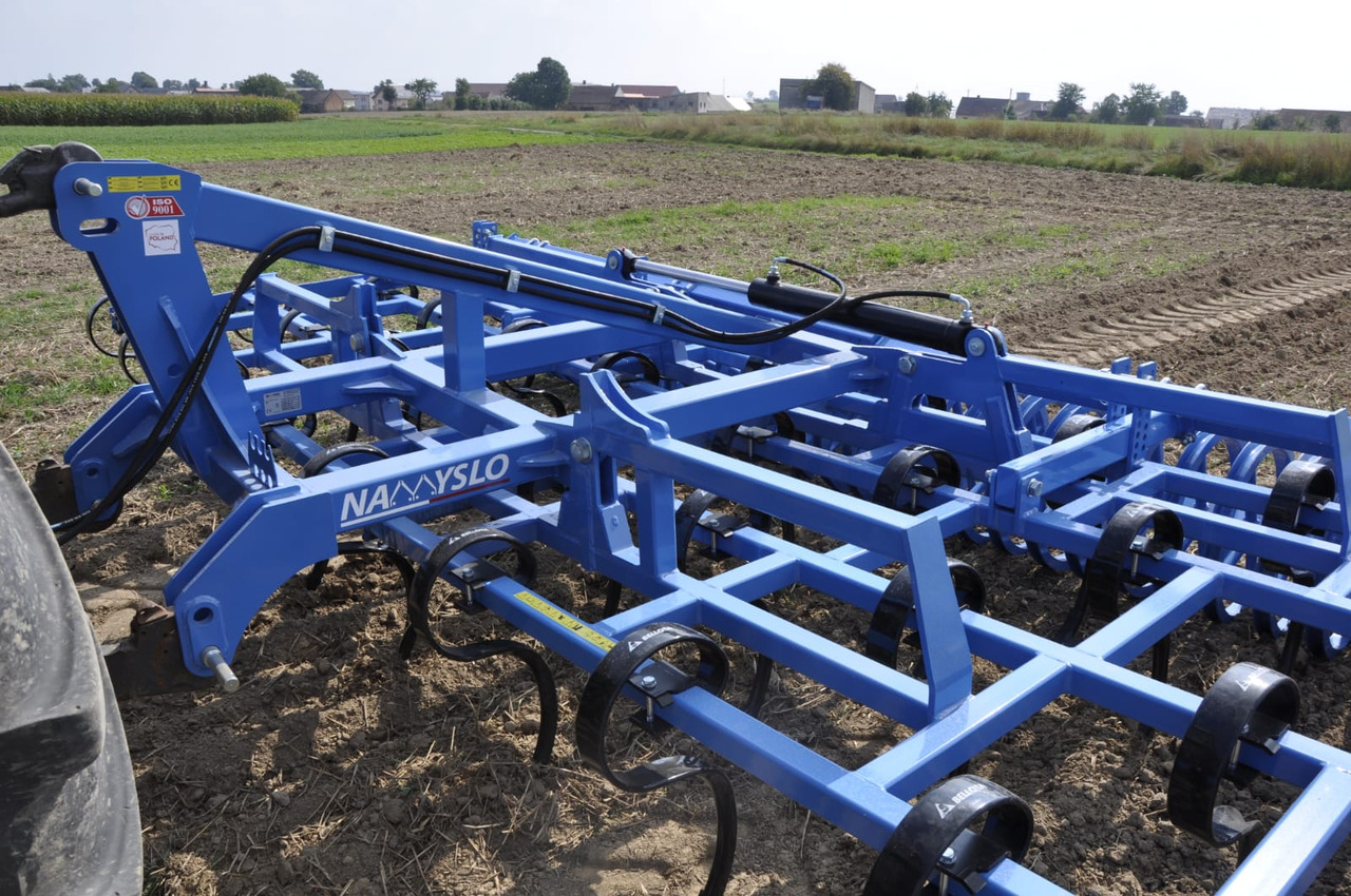 Namyslo Saatbettbereitung / Seedbed preparation / Combiné de préparation / Unidad de cultivo ecológico de poca profundidad / Unità di coltivazione biologica a bassa profondità / Agregat do płytkiej uprawy 5 - Grubber: das Bild 4 Namyslo Saatbettbereitung / Seedbed preparation / Combiné de préparation / Unidad de cultivo ecológico de poca profundidad / Unità di coltivazione biologica a bassa profondità / Agregat do płytkiej uprawy 5 - Grubber: das Bild 4