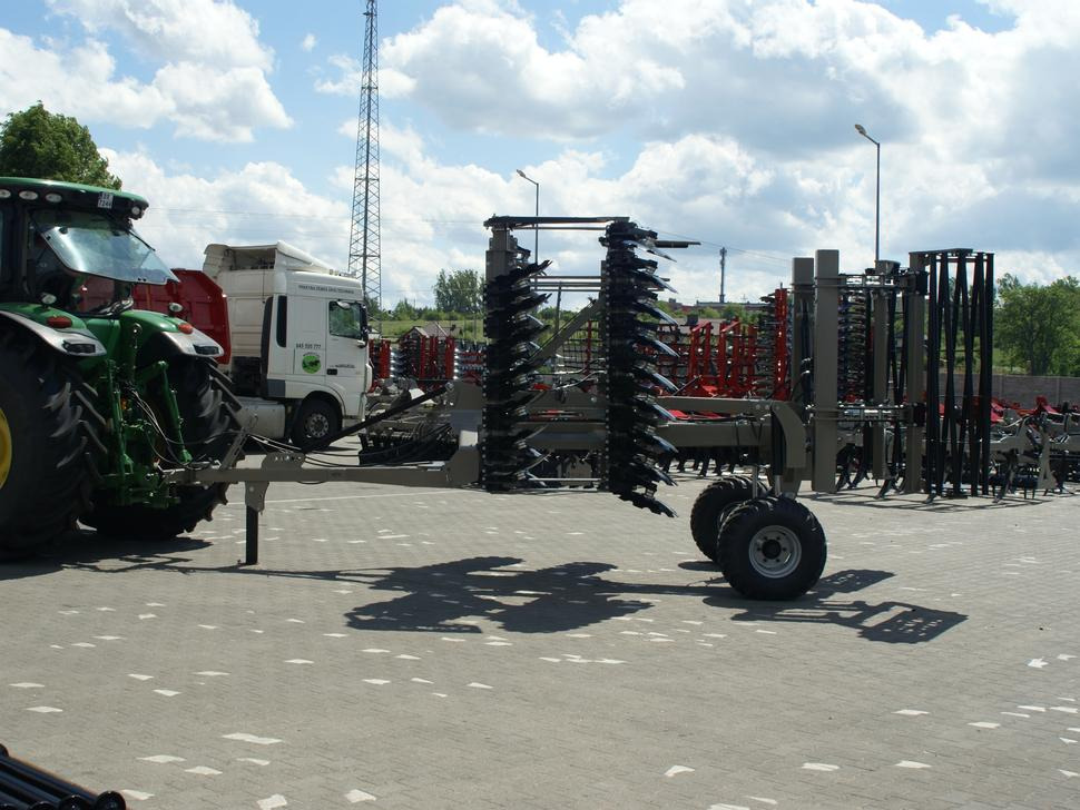 ROLEX Hydraulische Scheibenegge / Hydraulic discs harrow / Dechaumeur à disques / Erpice a dischi / Гидравлическая дисковая борона / Brona talerzowa hydraulicznie składana ciężka 4 m - Scheibenegge: das Bild 3 ROLEX Hydraulische Scheibenegge / Hydraulic discs harrow / Dechaumeur à disques / Erpice a dischi / Гидравлическая дисковая борона / Brona talerzowa hydraulicznie składana ciężka 4 m - Scheibenegge: das Bild 3