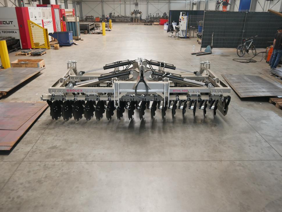ROLEX Hydraulische Scheibenegge / Hydraulic discs harrow / Dechaumeur à disques / Erpice a dischi / Гидравлическая дисковая борона / Brona talerzowa hydraulicznie składana lekka 4 m - Scheibenegge: das Bild 1 ROLEX Hydraulische Scheibenegge / Hydraulic discs harrow / Dechaumeur à disques / Erpice a dischi / Гидравлическая дисковая борона / Brona talerzowa hydraulicznie składana lekka 4 m - Scheibenegge: das Bild 1