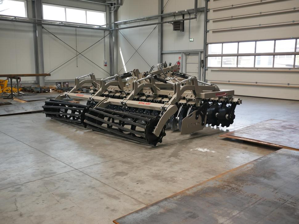 ROLEX Hydraulische Scheibenegge / Hydraulic discs harrow / Dechaumeur à disques / Erpice a dischi / Гидравлическая дисковая борона / Brona talerzowa hydraulicznie składana lekka 4 m - Scheibenegge: das Bild 3 ROLEX Hydraulische Scheibenegge / Hydraulic discs harrow / Dechaumeur à disques / Erpice a dischi / Гидравлическая дисковая борона / Brona talerzowa hydraulicznie składana lekka 4 m - Scheibenegge: das Bild 3