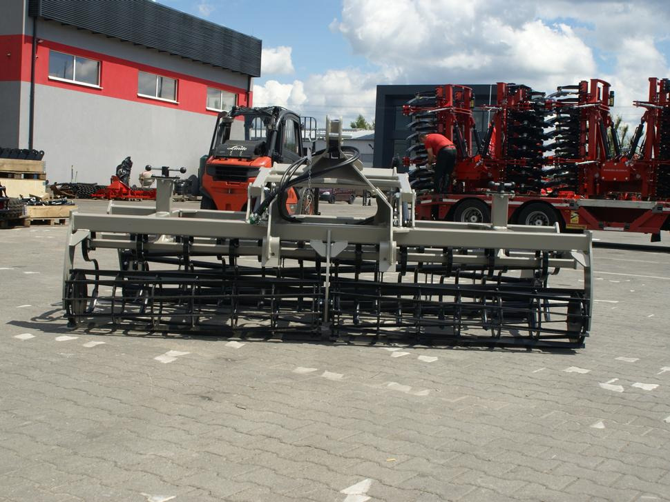 ROLEX Saatbettkombination / Cultivator / Vibroculteur combinable / Unita per coltivazione e semina / Почвообрабатывающий посевной агрегат / Agregat uprawowo-siewny 3 m - Säkombination: das Bild 1 ROLEX Saatbettkombination / Cultivator / Vibroculteur combinable / Unita per coltivazione e semina / Почвообрабатывающий посевной агрегат / Agregat uprawowo-siewny 3 m - Säkombination: das Bild 1