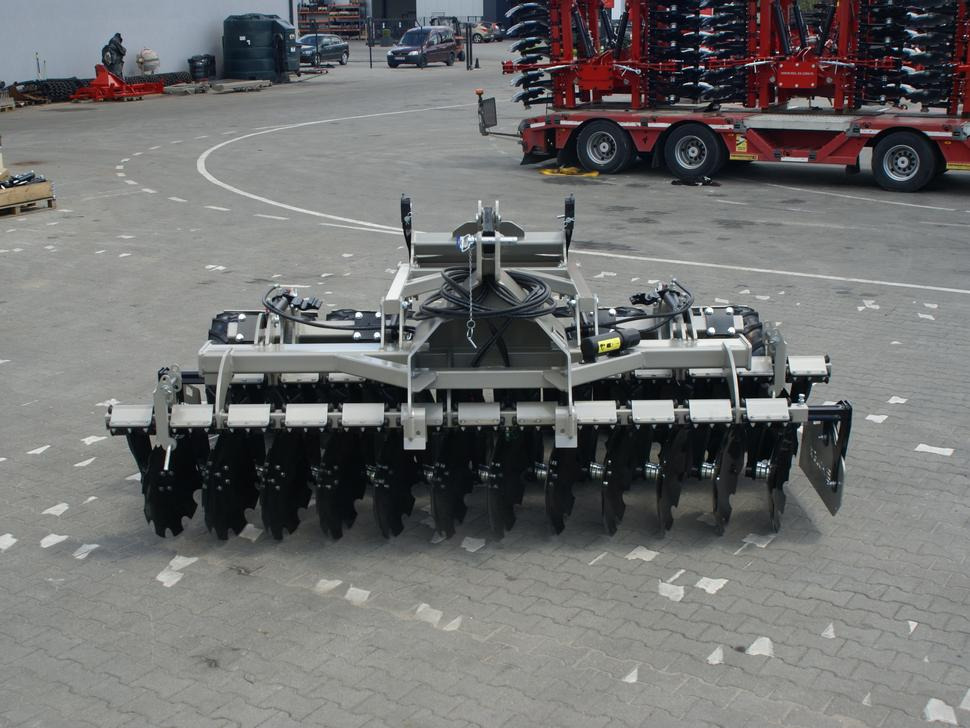 ROLEX Scheibenegge / Disc harrow with hydropack and tire roller / Dechaumeur à disques / Erpice a dischi / Дисковая борона с гидропаком и колёсным катком / Agregat talerzowy uprawowy z hydropackiem i - Scheibenegge: das Bild 4 ROLEX Scheibenegge / Disc harrow with hydropack and tire roller / Dechaumeur à disques / Erpice a dischi / Дисковая борона с гидропаком и колёсным катком / Agregat talerzowy uprawowy z hydropackiem i - Scheibenegge: das Bild 4