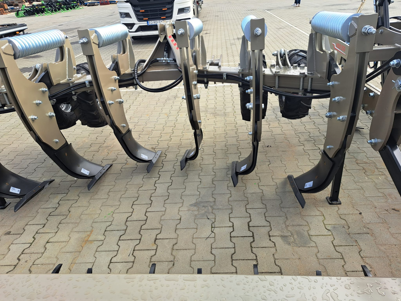ROLEX Tiefenlockerer / Subsoiler / Décompacteur / Subsolador / Dissodatori / Глубокорыхлитель тип V / Głębosz typ V 3 m - Tiefenlockerer: das Bild 4 ROLEX Tiefenlockerer / Subsoiler / Décompacteur / Subsolador / Dissodatori / Глубокорыхлитель тип V / Głębosz typ V 3 m - Tiefenlockerer: das Bild 4