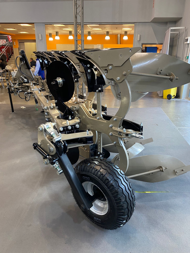 ROLEX Volldrehpflug / Rotary plough / Charrue réversible / Aratro reversibile / Оборотный плуг / Pług obrotowy 3+1 - Pflug: das Bild 5 ROLEX Volldrehpflug / Rotary plough / Charrue réversible / Aratro reversibile / Оборотный плуг / Pług obrotowy 3+1 - Pflug: das Bild 5