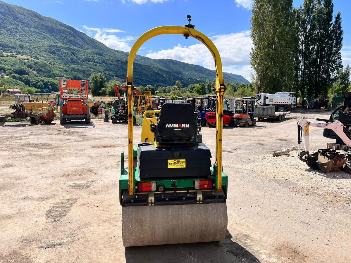 Ammann COMPACTEUR AV26-2 ROULEAU TANDEM VIBRANT ARTICULÉ - Kleine Walze: das Bild 2 Ammann COMPACTEUR AV26-2 ROULEAU TANDEM VIBRANT ARTICULÉ - Kleine Walze: das Bild 2