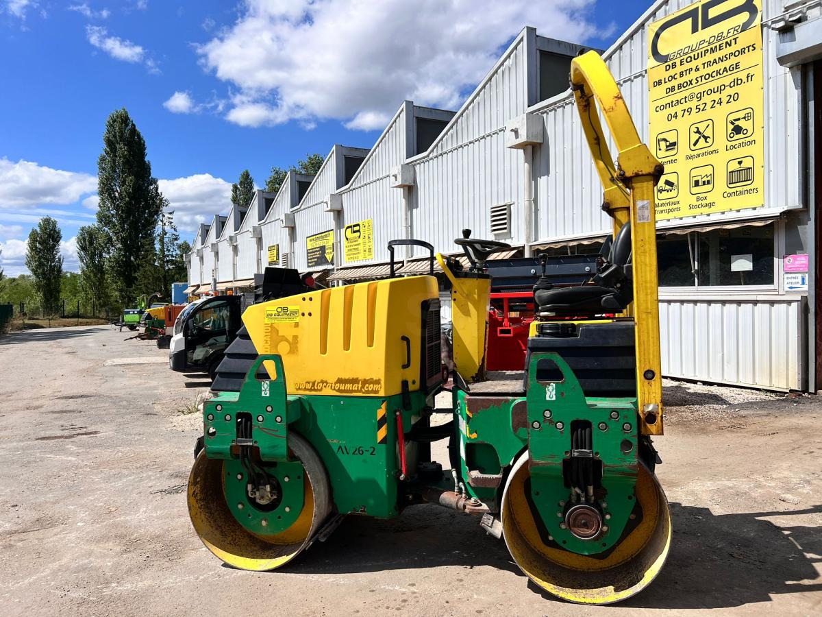 Ammann COMPACTEUR AV26-2 ROULEAU TANDEM VIBRANT ARTICULÉ - Kleine Walze: das Bild 3 Ammann COMPACTEUR AV26-2 ROULEAU TANDEM VIBRANT ARTICULÉ - Kleine Walze: das Bild 3