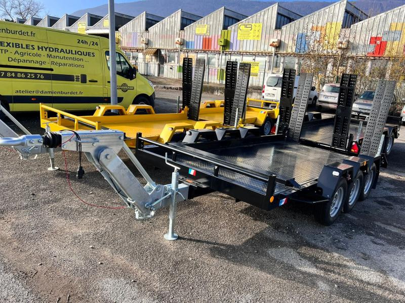 Moiroud TR3500 3 ESSIEUX 3T5 NEUVE MOIROUD NOIRE LARGE - Baumaschinenanhänger: das Bild 1 Moiroud TR3500 3 ESSIEUX 3T5 NEUVE MOIROUD NOIRE LARGE - Baumaschinenanhänger: das Bild 1