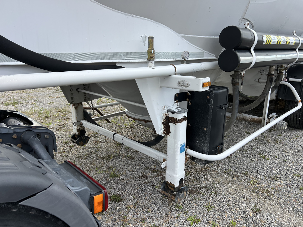 SPITZER S27DR-F010 - Siloauflieger: das Bild 4 SPITZER S27DR-F010 - Siloauflieger: das Bild 4