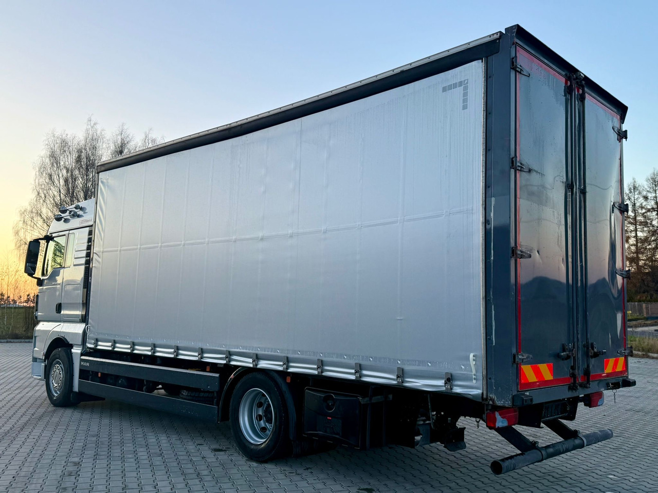 MAN TGX 18.400 / FIRANKA / KONTENER / NISKI PRZEBIEG / EURO 6 / AUTOMAT / SYPIALKA / 2016 ROK - Plane LKW: das Bild 5 MAN TGX 18.400 / FIRANKA / KONTENER / NISKI PRZEBIEG / EURO 6 / AUTOMAT / SYPIALKA / 2016 ROK - Plane LKW: das Bild 5