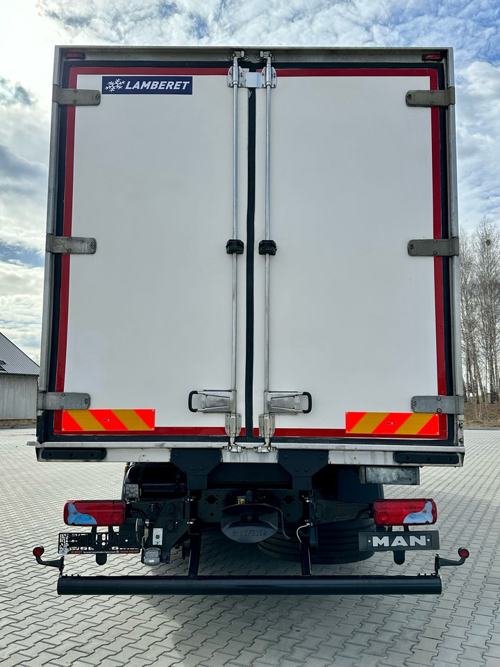 MAN TGX 26.420 / CHŁODNIA / LAMBERET / 18 EUROPALET / 6x2 / 2017 ROK / SYPIALKA - Kühlkoffer LKW: das Bild 4 MAN TGX 26.420 / CHŁODNIA / LAMBERET / 18 EUROPALET / 6x2 / 2017 ROK / SYPIALKA - Kühlkoffer LKW: das Bild 4