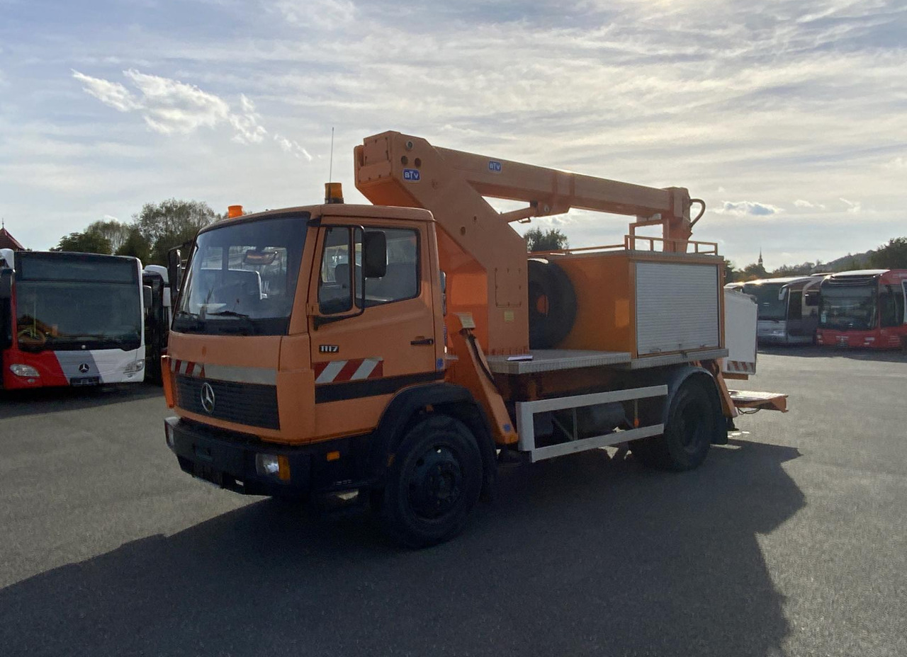 Mercedes-Benz 1117 - LKW mit Arbeitsbühne: das Bild 2 Mercedes-Benz 1117 - LKW mit Arbeitsbühne: das Bild 2
