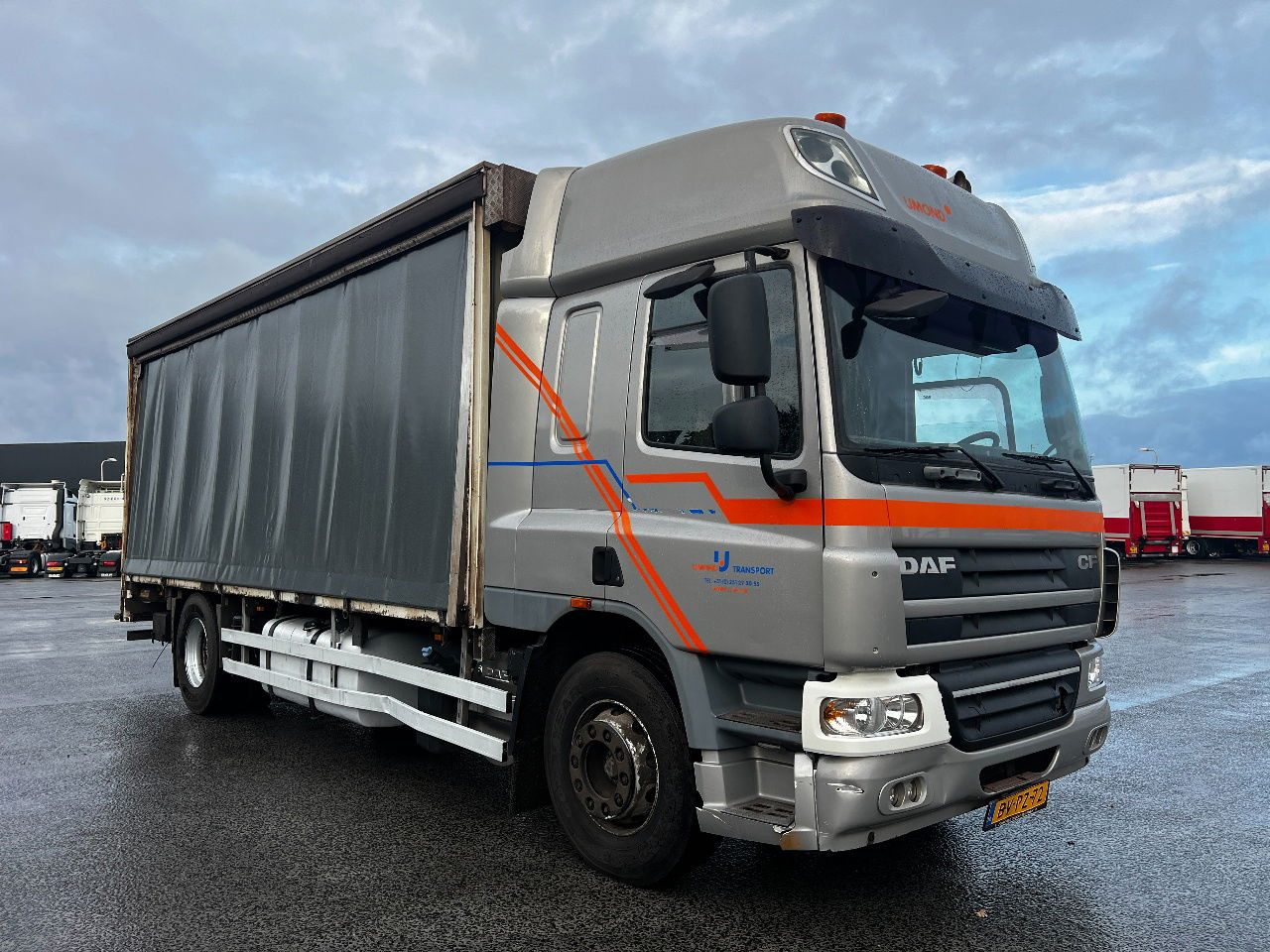DAF CF 75.250 SC, Euro 5 - Plane LKW: das Bild 2 DAF CF 75.250 SC, Euro 5 - Plane LKW: das Bild 2
