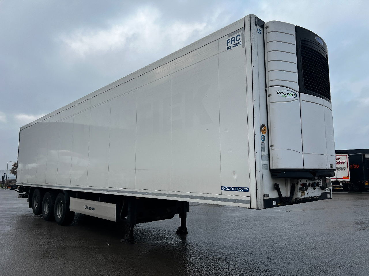 Krone SD met Carrier Vector 1550 en dhollandia laadklep - Kühlkoffer Auflieger: das Bild 2 Krone SD met Carrier Vector 1550 en dhollandia laadklep - Kühlkoffer Auflieger: das Bild 2